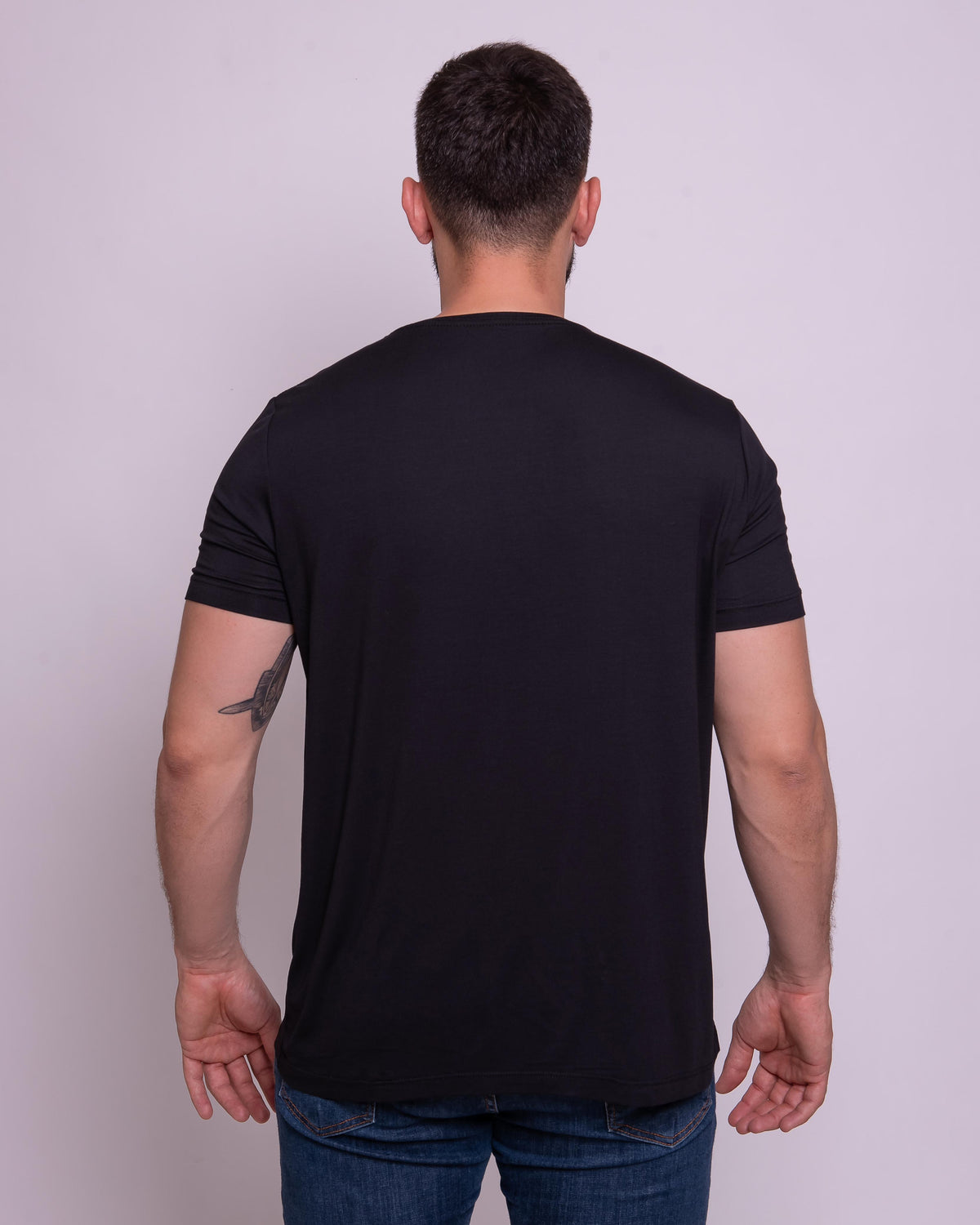 camiseta-esportiva-tech-wordless-preta-costas