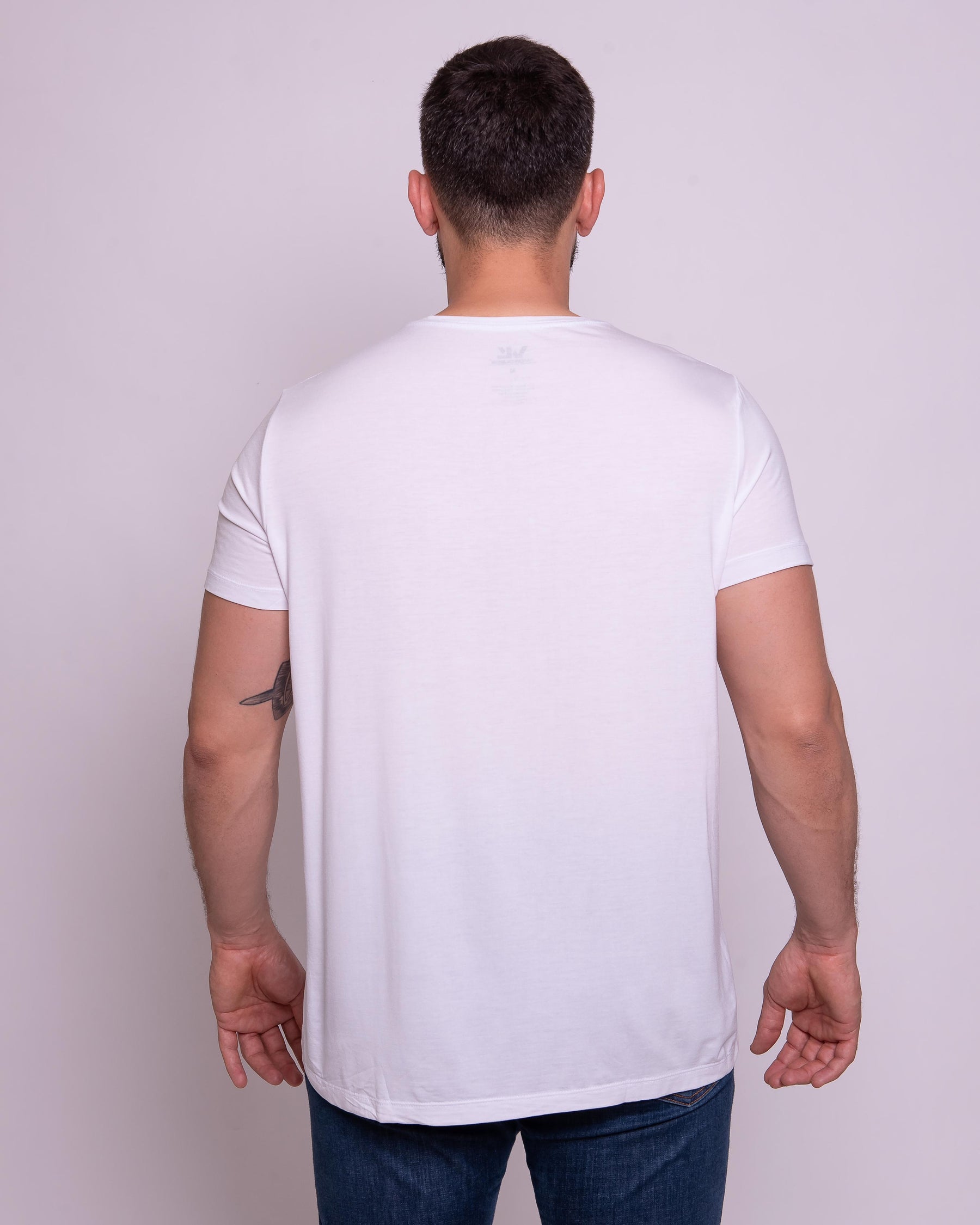 camiseta-masculina-performance-wordless-branca-costas