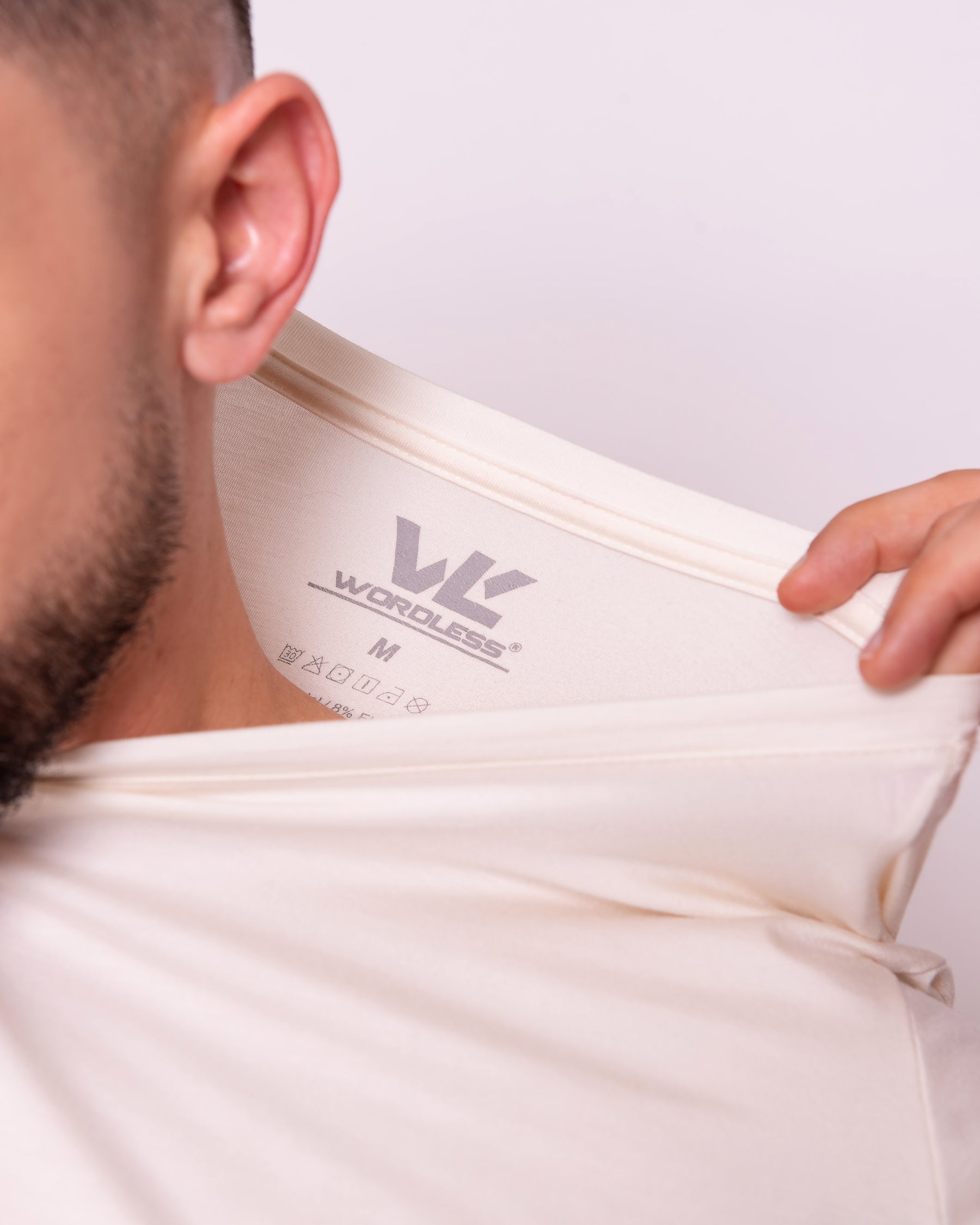 camiseta-masculina-tech-t-shirt-wordless-off-white-gola
