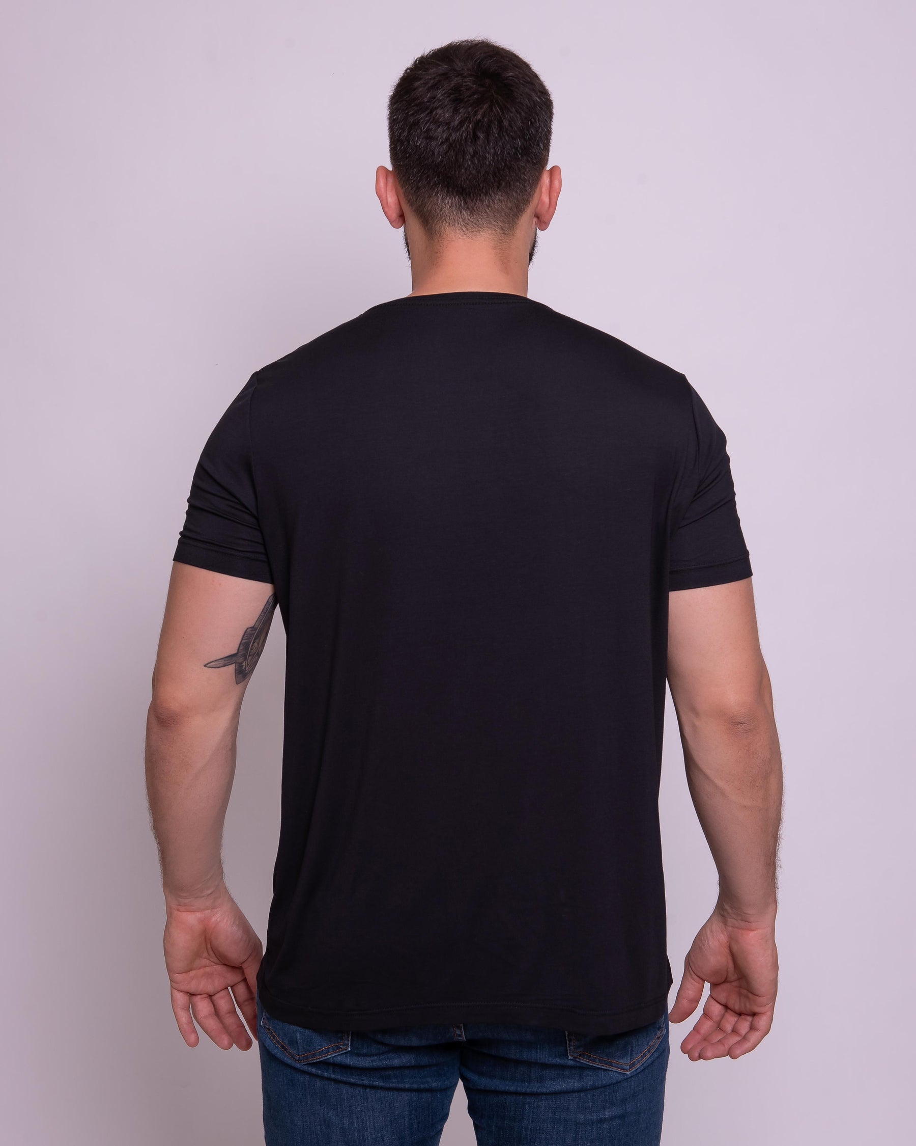 camiseta-esportiva-tech-wordless-preta-costas
